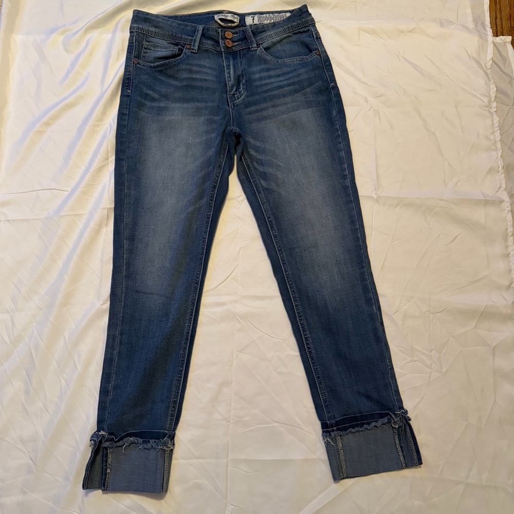 Indigo Rein Blue carpi Jeans with Frayed Hems‎